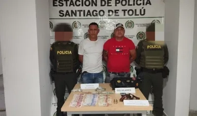 Los dos capturados tras el robo al banco. 