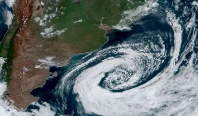 Ciclón extratropical en las costas de Brasil. 