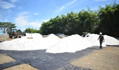 Construcción de canchas de voleibol en Pereira.