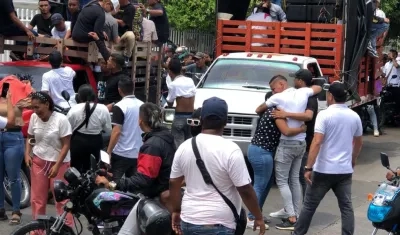 El cortejo fúnebre iba acompañado de los dos picós.