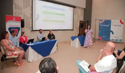 Mesa de trabajo con el CRUED.