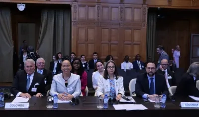 Equipo de Colombia en la Corte de La Haya.