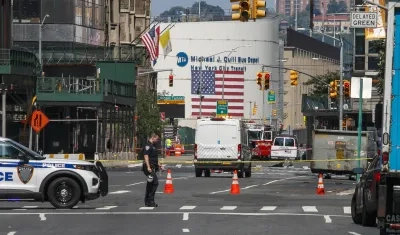 La vía tuvo que ser cerrada tras la caída de la grúa. 