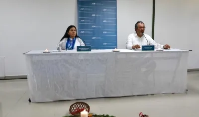 Los magistrados de la JEP Belkis Izquierdo Torres y Roberto Vidal.