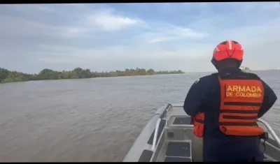 Personal de Guardacostas en la búsqueda de los desaparecidos