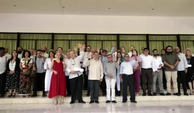 Representantes del tercer ciclo de los diálogos de Paz