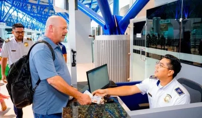 Rick Harrison, de 'El precio de la Historia' llegando a El Salvador.