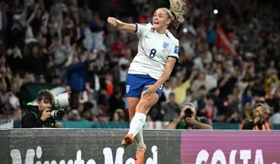 Georgia Stanway, de Estados Unidos, celebra su gol de penalti.