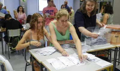 Una mesa electoral del Instituto Ortega y Gasset, en Madrid.