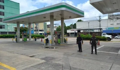 Vigilancia policial en estaciones de combustible.