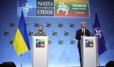 El presidente ucraniano, Volodímir Zelenski y  secretario general de la OTAN, Jens Stoltenber.
