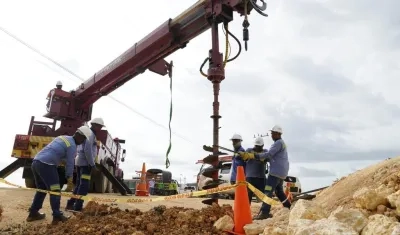 Afinia trabaja en la instalación de una estructura de 24 metros de altura