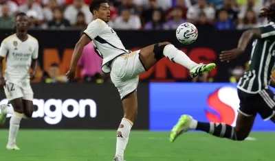 El inglés Jude Bellingham marcó un gol contr el Manchester United. 