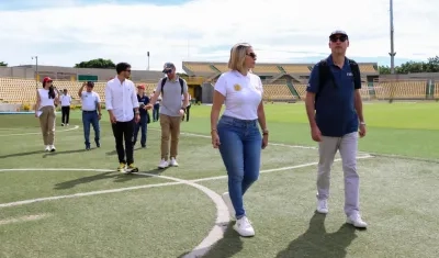 Jaime Yarza, director de torneos y responsable del Campeonato Mundial Femenino de 2024, y Viviana Londoño, directora del IDER