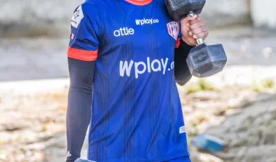 Jermein Peña juega como defensa central y lateral derecho. 