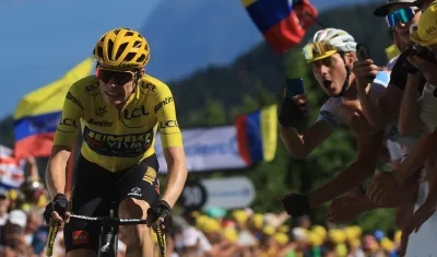 Jonas Vingegaard supera por sólo nueve segundos a Tadej Pogacar.