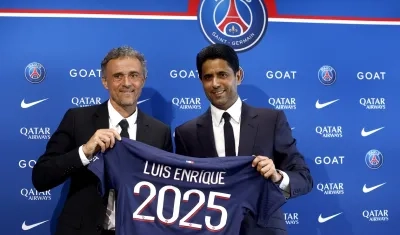 Luis Enrique con el presidente del París Saint Germain, Nasser Al-Khelaïfi.