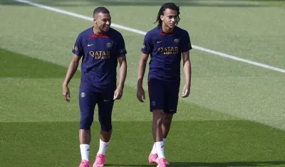 Kylian Mbappé acompañado de su hermano Ethan, de 16 años.