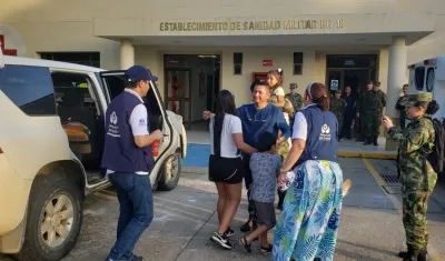 La sargento Karina Ramírez a su llegada al cantón militar en Arauca, de Allí fueron trasladados a Bogotá