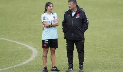 Catalina Usme y el técnico de la Selección Colombia, Nelson Abadía. 