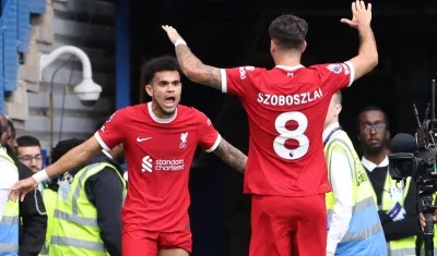 Luis Díaz celebrando su gol con su compañero Dominik Szoboszlai.