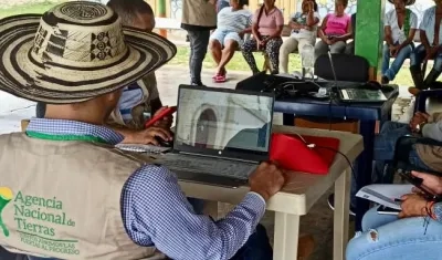 Imagen de jornada de formalización de tierras.