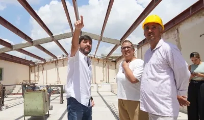 Alcalde Jaime Pumarejo, Bibiana Rincón, y Rector del Helena de Chauvin, José Maestre.