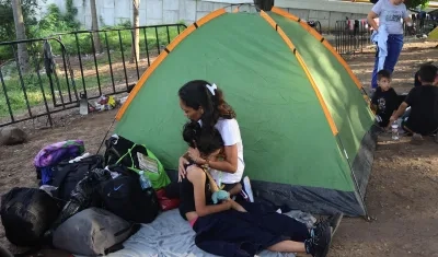 Alma Victoria junto a su madre Marbis Zamora.