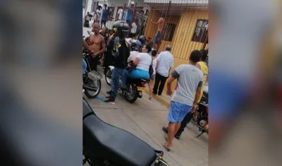 La víctima se encontraba en la terraza de una vivienda.