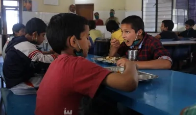 Fotografía de archivo de un comedor escolar.
