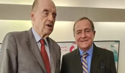 Canciller colombiano Álvaro Leyva, reunido con el agente de negocios de Nicaragua Carlos Argüello.