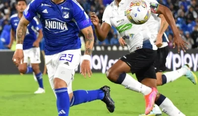 Leonardo Castro durante una acción del partido.