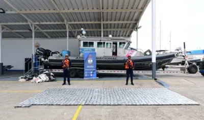 Incautación de 1.226 kilogramos de alcaloides por la Armada Nacional.