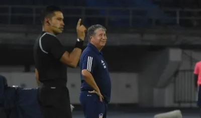 Hernán Darío Gómez volvió a irse en medio de insultos y abucheos de la hinchada. 