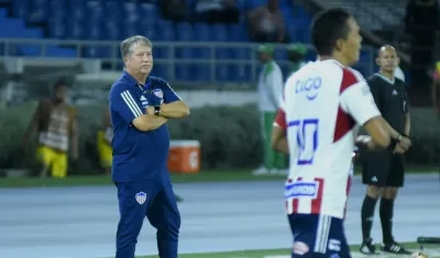Hernán Darío Gómez volvió a ser blanco de los insultos de la hinchada del Junior. 