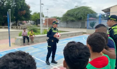 Labor social de la Policía en el barrio El Bosque. 
