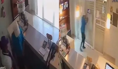 Ladrón quedó grabado en cámaras de video.