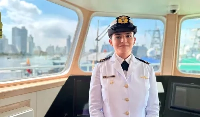 La Teniente de Navío Mónica Sánchez , nueva comandante del buque ARC “Isla Albuquerque”