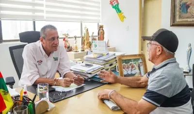 Alcalde de Neiva, Gorky Muñoz Calderón (izquierda).