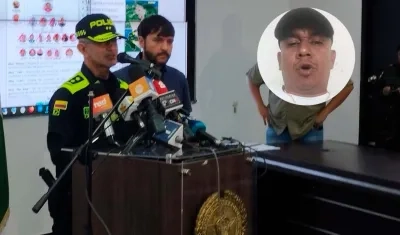 Rueda de prensa del general Jorge Urquijo y el Alcalde Jaime Pumarejo sobre 'Negro Ober'.