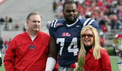 Sean Tuohy, Michael Oher y Leigh Anne Tuohy.