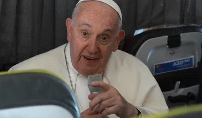 Papa Francisco durante la rueda de prensa en el avión.