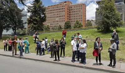 Escenas de pánico en Bogotá durante el reciente sismo.