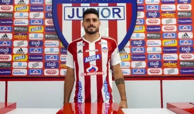 Federizo Andueza siendo presentado como refuerzo del Junior.