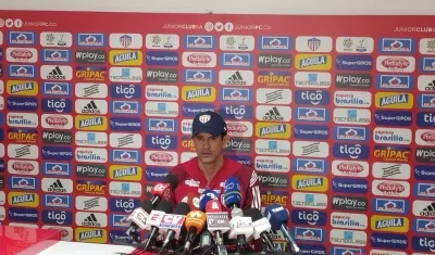 Arturo Reyes concedió rueda de prensa en la sede depoetiva Adela de Char.