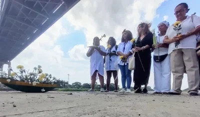 Familiares de Víctimas de Desapariciones Forzosas este miércoles en el Canal del Dique