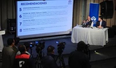 El defensor Carlos Camargo durante la presentación de la "Alerta temprana electoral"