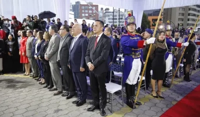 Las autoridades de Ecuador en la apertura de la jornada electoral este domingo