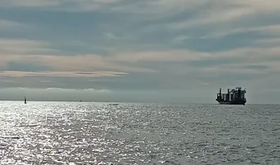 El buque ‘Yerupaja’, de bandera de Singapur quedó encallado en Tierrabomba