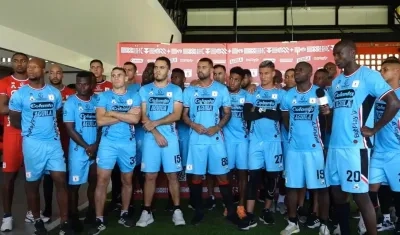 El plantel de jugadores del América en la rueda de prensa este sábado.